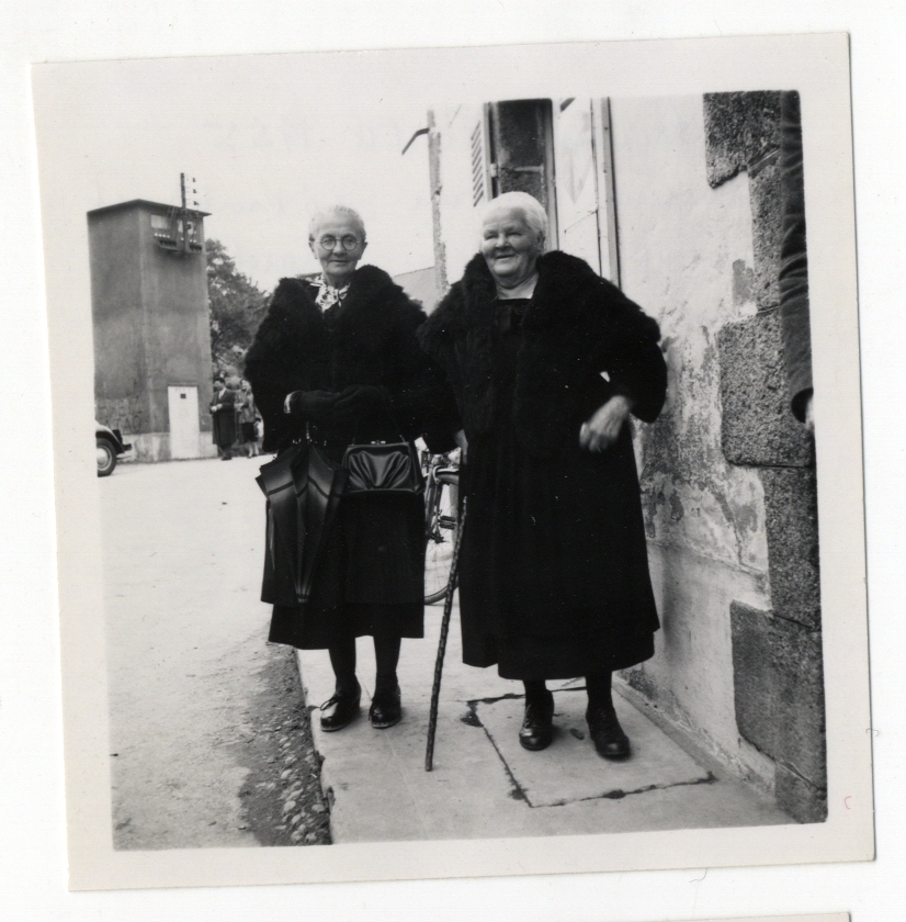 Catherine Guern (à droite) et Marie Boudehen, cl.Marcel-Dubois (scan FRAN_062_1595_L.jpg)