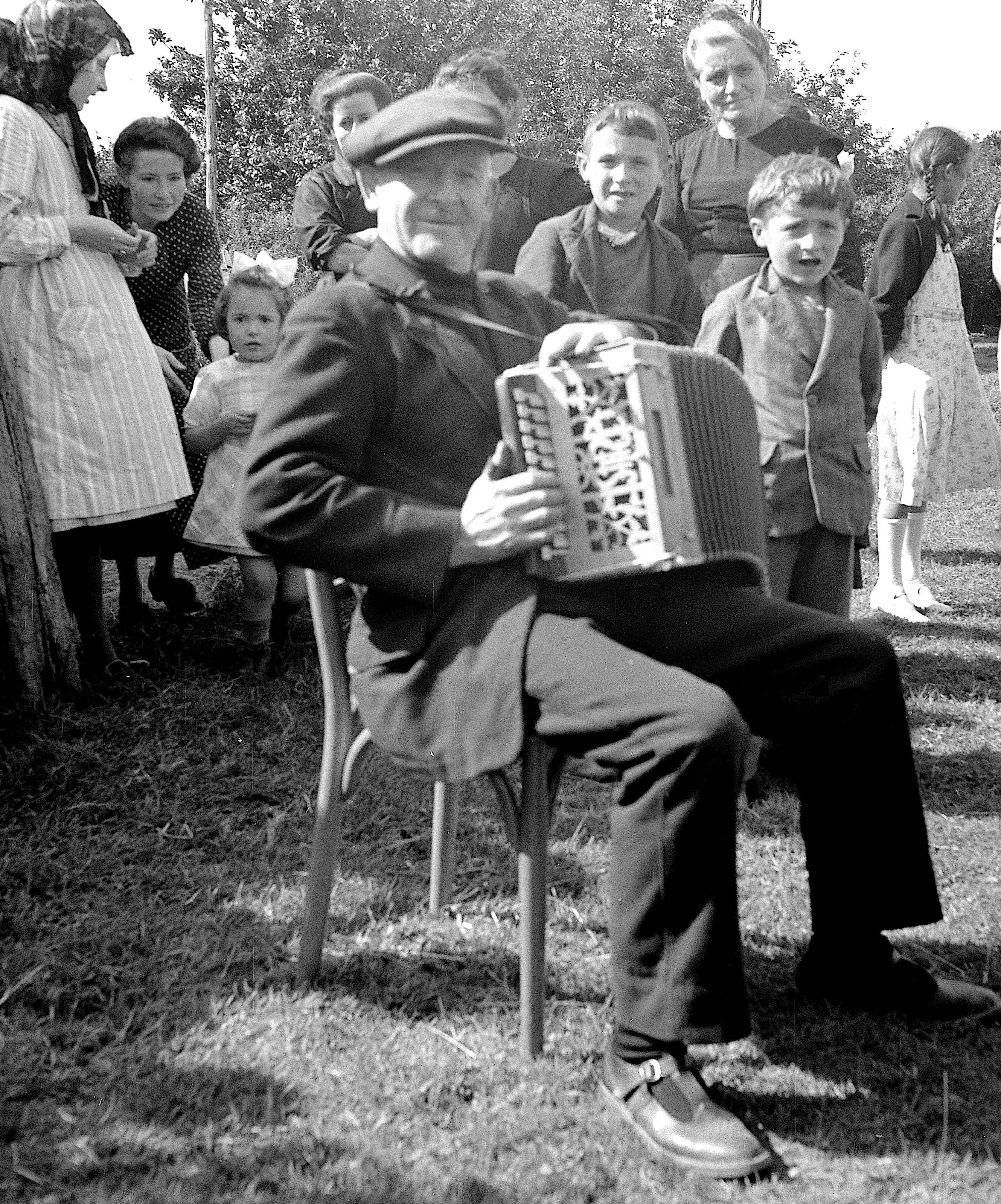 accordéoniste (ph.1940-2-266)