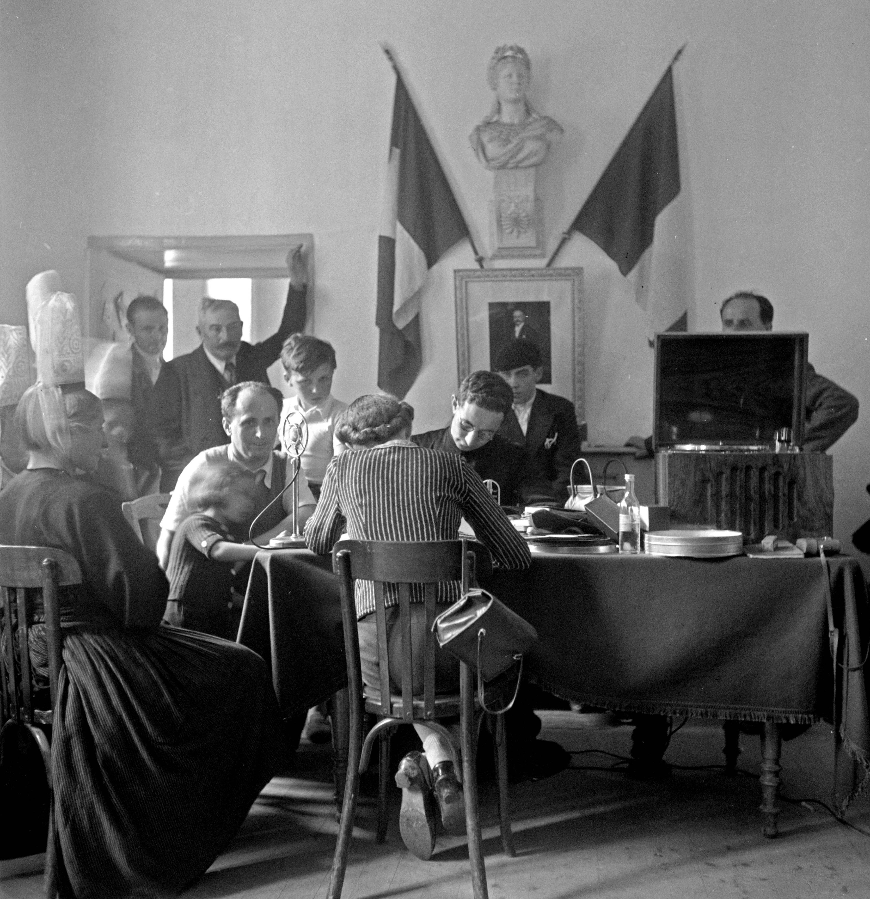 Claudie Marcel-Dubois et François Falc'hun à Plogastel-Saint-Germain, août 1939, photographiés par Jeannine Auboyer (ph1940.2.228)